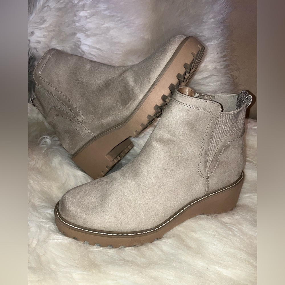 Universal Thread Taci Bootie Women's Taupe Block Heels Ankle Boot